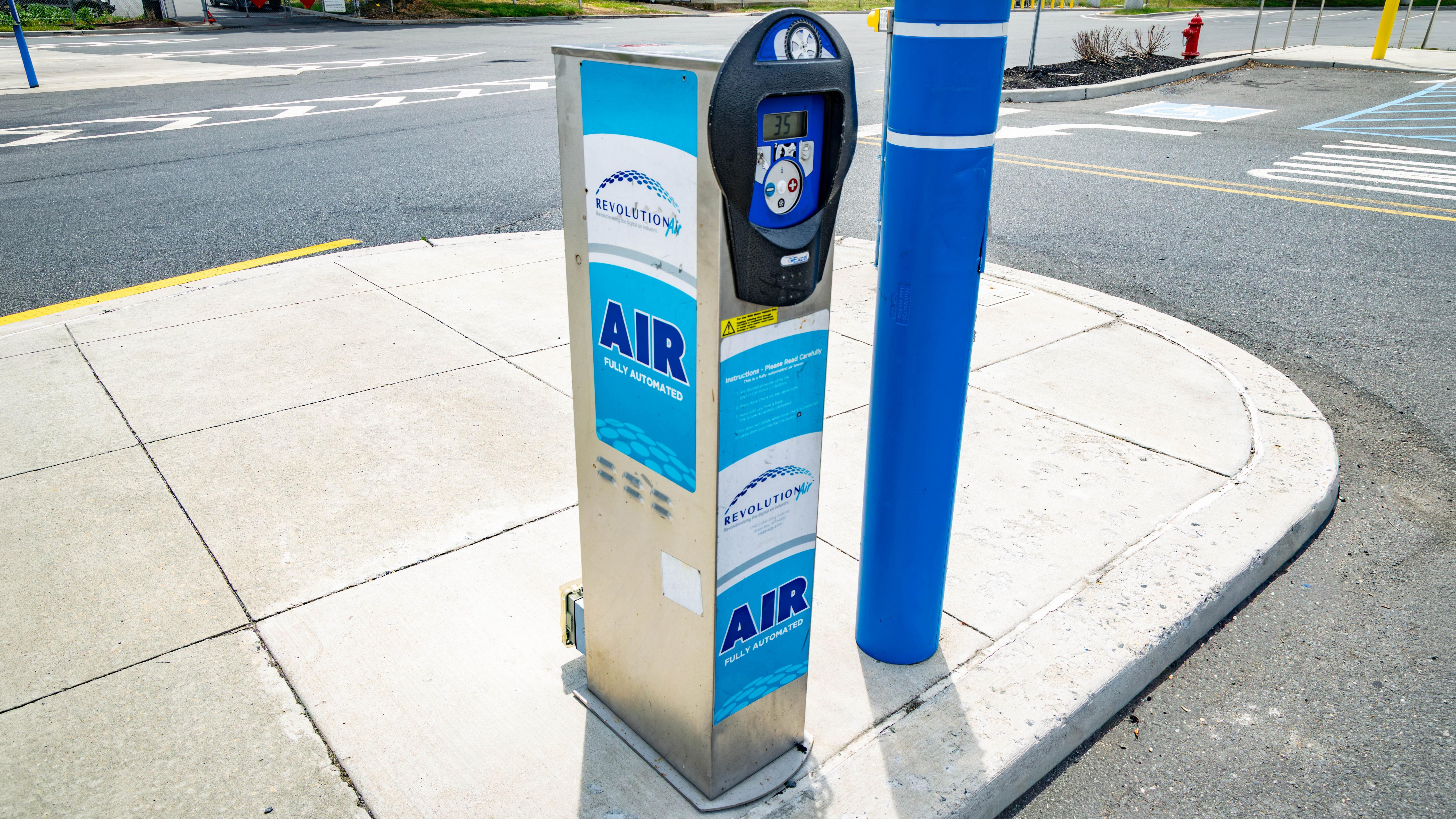Car charging station